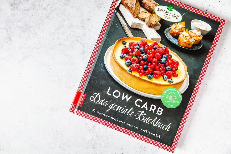 Backbuch, low carb mit Cheesecake Foto auf dem Cover
